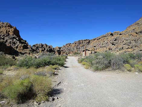 Hole-in-the-Wall Road